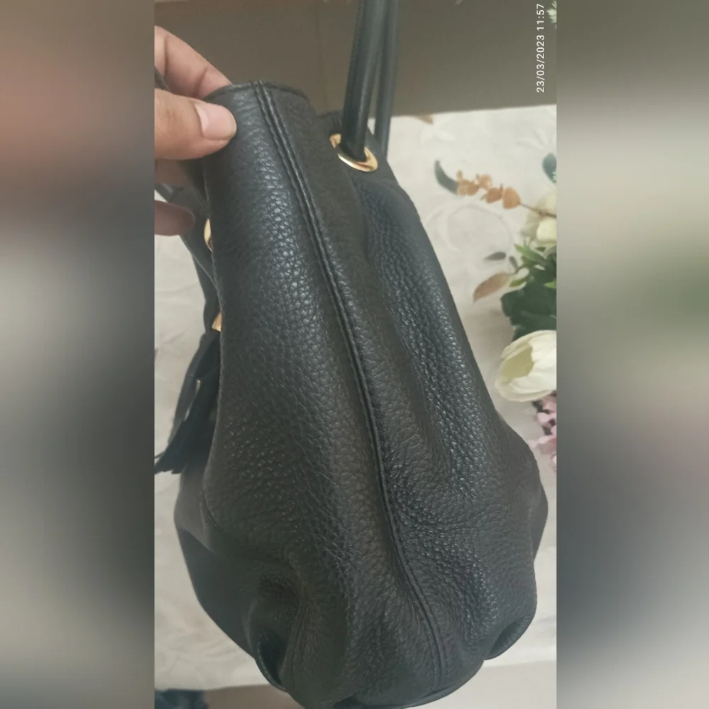 Authentic Michael Kors Leather Medium East West Ring Tote in Black - Picture 3 of 13